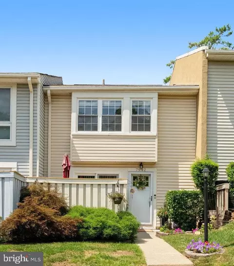 7942 Bentley Village Dr #33A, Springfield, VA 22152