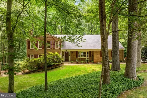 6005 Makely Dr, Fairfax Station, VA 22039