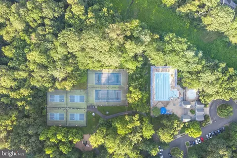 View/Area - 12016 Creekbend Dr, Reston, VA 20194 photo 9 of 10