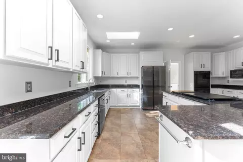 Kitchen - 12016 Creekbend Dr, Reston, VA 20194 photo 3 of 8