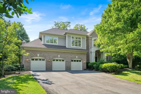 Exterior - 12016 Creekbend Dr, Reston, VA 20194 photo 21 of 25