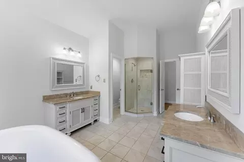 Bath - 12016 Creekbend Dr, Reston, VA 20194 photo 4 of 6