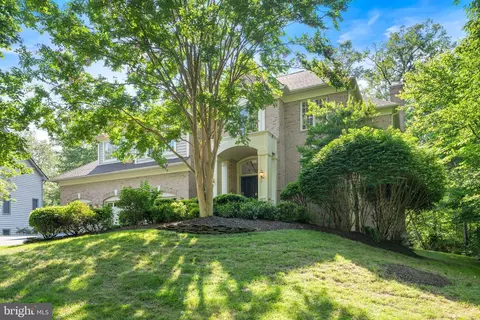 Exterior - 12016 Creekbend Dr, Reston, VA 20194 photo 22 of 25