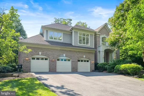 Exterior - 12016 Creekbend Dr, Reston, VA 20194 photo 9 of 25