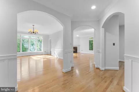 Entry Way - 12016 Creekbend Dr, Reston, VA 20194 photo 4 of 15