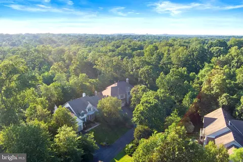 View/Area - 12016 Creekbend Dr, Reston, VA 20194 photo 4 of 10