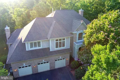 Exterior - 12016 Creekbend Dr, Reston, VA 20194 photo 23 of 25