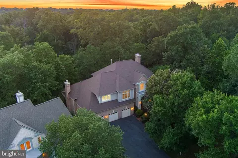 View/Area - 12016 Creekbend Dr, Reston, VA 20194 photo 3 of 10