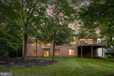 Exterior - 12016 Creekbend Dr, Reston, VA 20194 photo 11 of 25