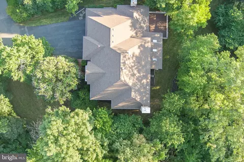 View/Area - 12016 Creekbend Dr, Reston, VA 20194 photo 7 of 10