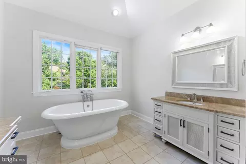 Bath - 12016 Creekbend Dr, Reston, VA 20194 photo 3 of 6