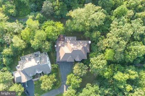 View/Area - 12016 Creekbend Dr, Reston, VA 20194 photo 6 of 10