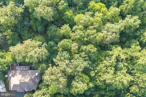 View/Area - 12016 Creekbend Dr, Reston, VA 20194 photo 5 of 10