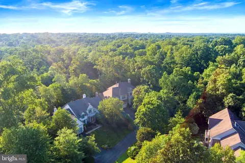 View/Area - 12016 Creekbend Dr, Reston, VA 20194 photo 2 of 10