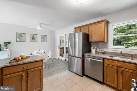 5518 Kathleen Pl, Springfield, VA 22151 photo 12