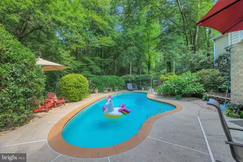 Exterior - 11808 Grey Birch Pl, Reston, VA 20191 photo 7 of 9