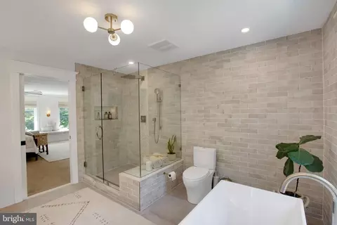 Bath - 11808 Grey Birch Pl, Reston, VA 20191 photo 3 of 6
