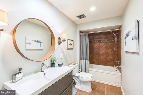 Bath - 11808 Grey Birch Pl, Reston, VA 20191 photo 4 of 6