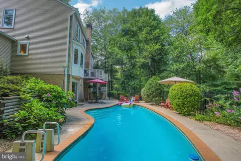 Exterior - 11808 Grey Birch Pl, Reston, VA 20191 photo 6 of 9