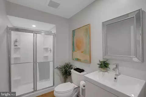 Bath - 11808 Grey Birch Pl, Reston, VA 20191 photo 6 of 6