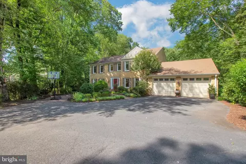 Exterior - 11808 Grey Birch Pl, Reston, VA 20191 photo 2 of 9
