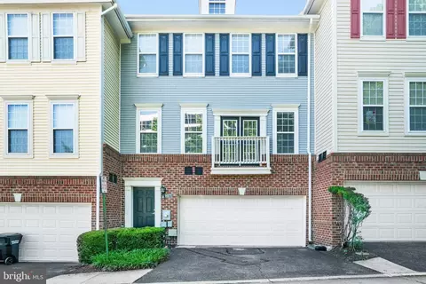 8071 Nicosh Circle Ln #52, Falls Church, VA 22042