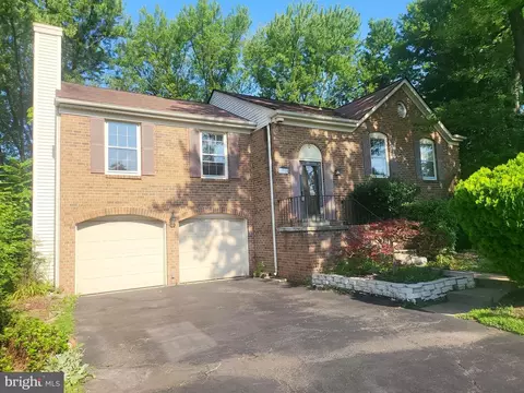 13310 Point Rider Ln, Herndon, VA 20171