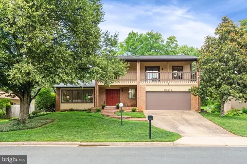 10412 Woodbury Woods Ct, Fairfax, VA 22032