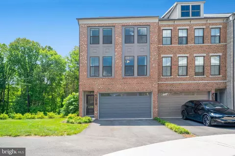 5191 Ridgeview Retreat Dr, Chantilly, VA 20151