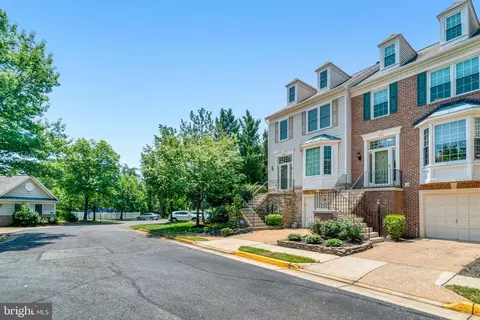 7044 Fieldhurst Ct, Alexandria, VA 22315