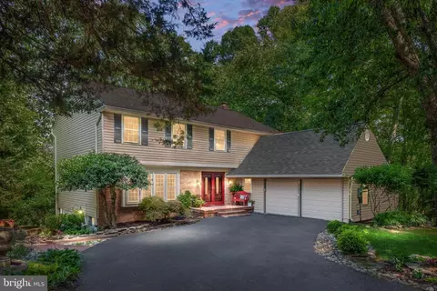8412 Sweet Pine Ct, Springfield, VA 22153