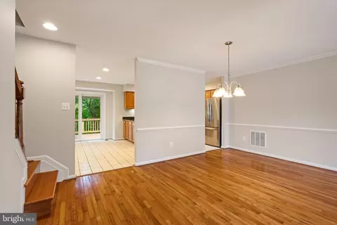8037 Tanworth Ct, Springfield, VA 22152 photo 12