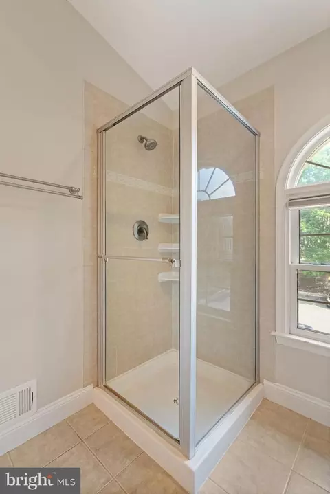 8037 Tanworth Ct, Springfield, VA 22152 photo 32