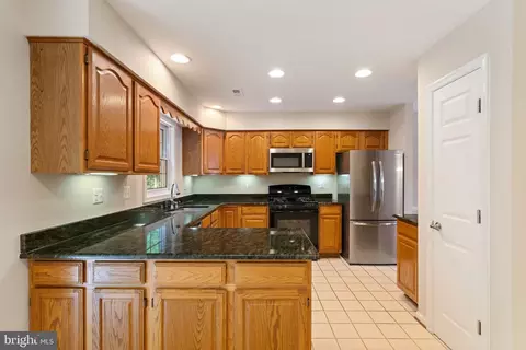 8037 Tanworth Ct, Springfield, VA 22152 photo 17