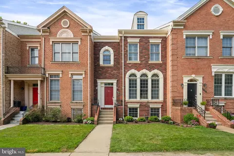 8037 Tanworth Ct, Springfield, VA 22152