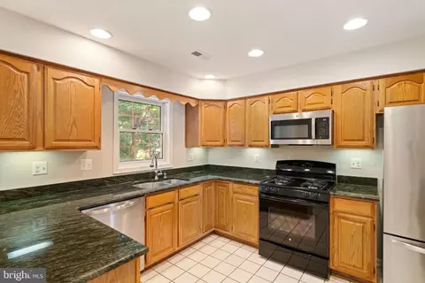 8037 Tanworth Ct, Springfield, VA 22152 photo 18