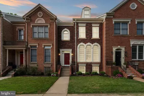8037 Tanworth Ct, Springfield, VA 22152 photo 2