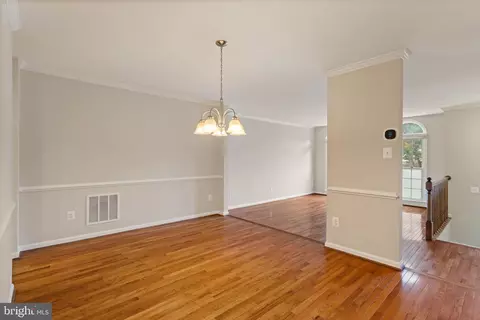 8037 Tanworth Ct, Springfield, VA 22152 photo 9