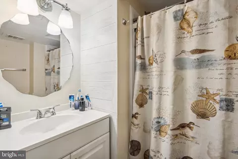 Bath - 8456 Kitchener Dr, Springfield, VA 22153 photo 1 of 3