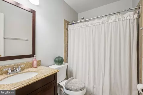 Bath - 8456 Kitchener Dr, Springfield, VA 22153 photo 2 of 3