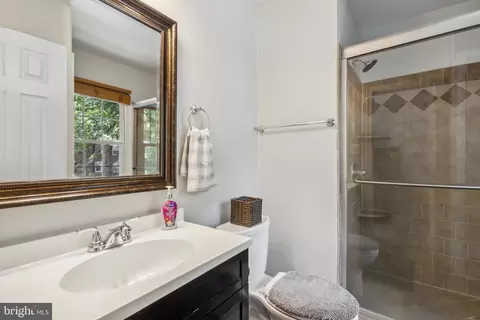 Bath - 8456 Kitchener Dr, Springfield, VA 22153 photo 3 of 3