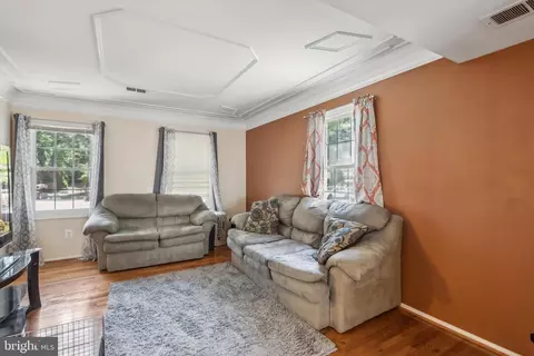 Entry Way - 8456 Kitchener Dr, Springfield, VA 22153 photo 3 of 7