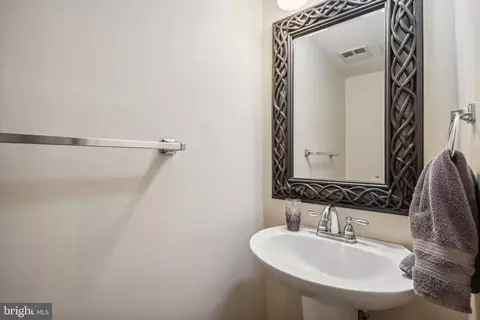 Entry Way - 8456 Kitchener Dr, Springfield, VA 22153 photo 5 of 7