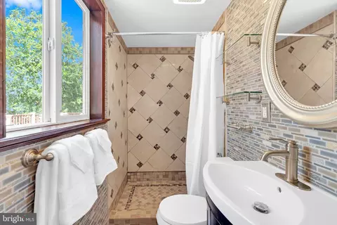 4502 Cub Run Rd, Chantilly, VA 20151 photo 23