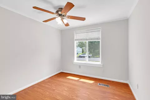 4502 Cub Run Rd, Chantilly, VA 20151 photo 19