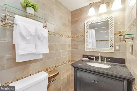 4502 Cub Run Rd, Chantilly, VA 20151 photo 18