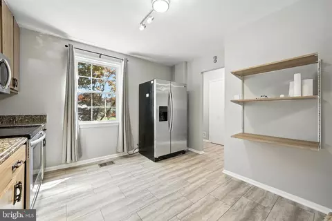 Entry Way - 7247 Reservoir Rd, Springfield, VA 22150 photo 4 of 6