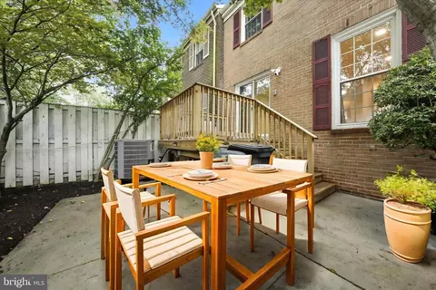 Exterior - 7247 Reservoir Rd, Springfield, VA 22150 photo 2 of 2
