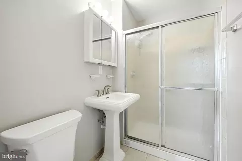 Bath - 7247 Reservoir Rd, Springfield, VA 22150 photo 3 of 4