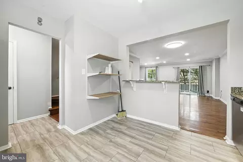 Entry Way - 7247 Reservoir Rd, Springfield, VA 22150 photo 5 of 6